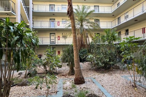 Copropriété à louer à North Lauderdale, Floride: 2 chambres, 92.9 m2 № 2025755 - photo 3