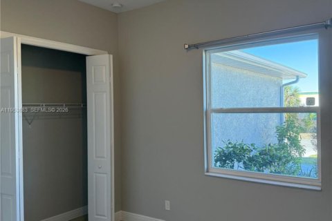 Casa en venta en Lehigh Acres, Florida, 4 dormitorios, 217.67 m2 № 2008045 - foto 18