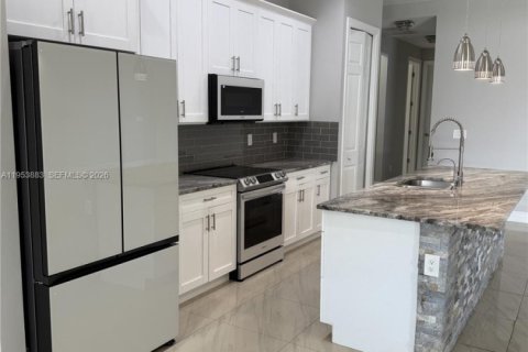 Casa en venta en Lehigh Acres, Florida, 4 dormitorios, 217.67 m2 № 2008045 - foto 6