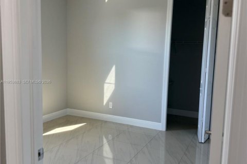 Casa en venta en Lehigh Acres, Florida, 4 dormitorios, 217.67 m2 № 2008045 - foto 13