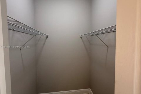 Casa en venta en Lehigh Acres, Florida, 4 dormitorios, 217.67 m2 № 2008045 - foto 29