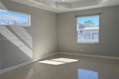 Casa en venta en Lehigh Acres, Florida, 4 dormitorios, 217.67 m2 № 2008045 - foto 26