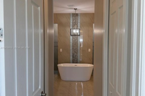 Casa en venta en Lehigh Acres, Florida, 4 dormitorios, 217.67 m2 № 2008045 - foto 28