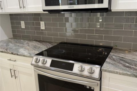 Casa en venta en Lehigh Acres, Florida, 4 dormitorios, 217.67 m2 № 2008045 - foto 5