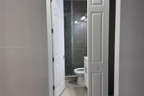 Casa en venta en Lehigh Acres, Florida, 4 dormitorios, 217.67 m2 № 2008045 - foto 11