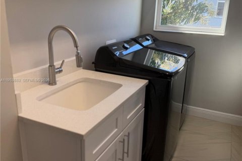 Casa en venta en Lehigh Acres, Florida, 4 dormitorios, 217.67 m2 № 2008045 - foto 23