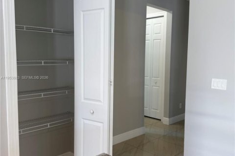 Casa en venta en Lehigh Acres, Florida, 4 dormitorios, 217.67 m2 № 2008045 - foto 16