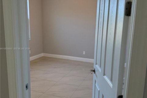 Casa en venta en Lehigh Acres, Florida, 4 dormitorios, 217.67 m2 № 2008045 - foto 17