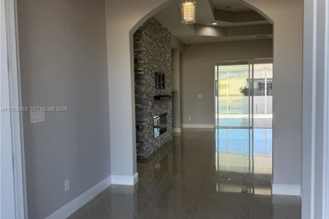 Casa en venta en Lehigh Acres, Florida, 4 dormitorios, 217.67 m2 № 2008045 - foto 2