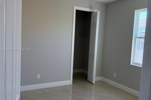 Casa en venta en Lehigh Acres, Florida, 4 dormitorios, 217.67 m2 № 2008045 - foto 21