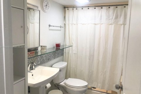 Condominio en alquiler en Hallandale Beach, Florida, 3 dormitorios, 132.85 m2 № 1939197 - foto 21