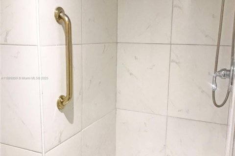 Condominio en alquiler en Hallandale Beach, Florida, 3 dormitorios, 132.85 m2 № 1939197 - foto 16
