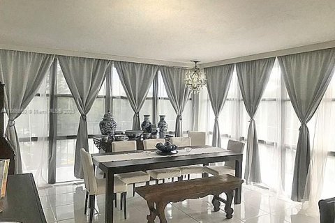 Condominio en alquiler en Hallandale Beach, Florida, 3 dormitorios, 132.85 m2 № 1939197 - foto 3