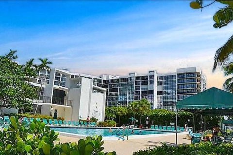 Condominio en alquiler en Hallandale Beach, Florida, 3 dormitorios, 132.85 m2 № 1939197 - foto 22