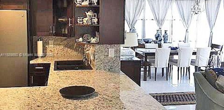 Condominio en Hallandale Beach, Florida, 3 dormitorios  № 1939197