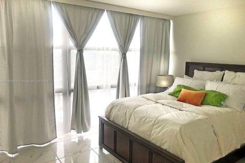 Condominio en alquiler en Hallandale Beach, Florida, 3 dormitorios, 132.85 m2 № 1939197 - foto 17