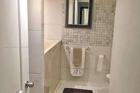 Condominio en alquiler en Hallandale Beach, Florida, 3 dormitorios, 132.85 m2 № 1939197 - foto 14