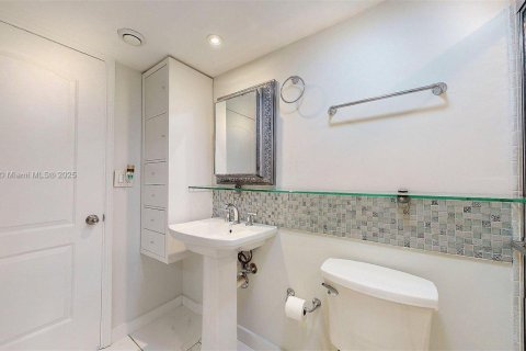 Condominio en alquiler en Hallandale Beach, Florida, 3 dormitorios, 132.85 m2 № 1939197 - foto 29