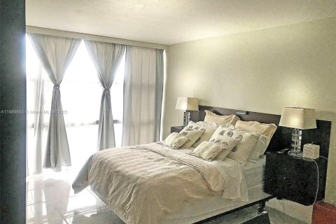 Condominio en alquiler en Hallandale Beach, Florida, 3 dormitorios, 132.85 m2 № 1939197 - foto 12