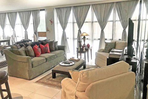 Condominio en alquiler en Hallandale Beach, Florida, 3 dormitorios, 132.85 m2 № 1939197 - foto 7