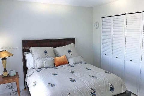 Condominio en alquiler en Hallandale Beach, Florida, 3 dormitorios, 132.85 m2 № 1939197 - foto 19