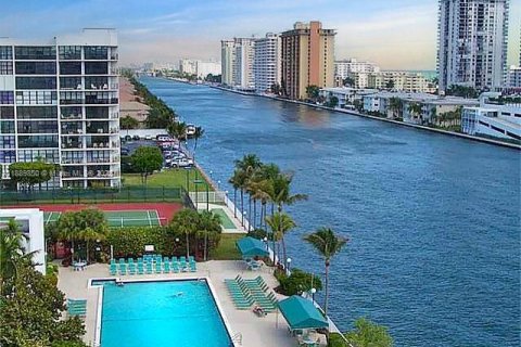 Condominio en alquiler en Hallandale Beach, Florida, 3 dormitorios, 132.85 m2 № 1939197 - foto 26