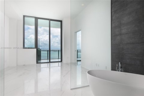 Condo in Miami, Florida, 4 bedrooms  № 2019925 - photo 10