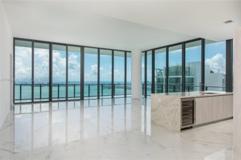 Condo in Miami, Florida, 4 bedrooms  № 2019925 - photo 2