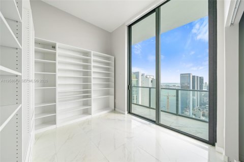 Condo in Miami, Florida, 4 bedrooms  № 2019925 - photo 26