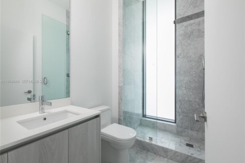 Condo in Miami, Florida, 4 bedrooms  № 2019925 - photo 14