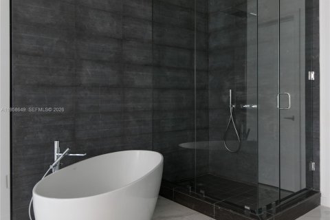 Condo in Miami, Florida, 4 bedrooms  № 2019925 - photo 9