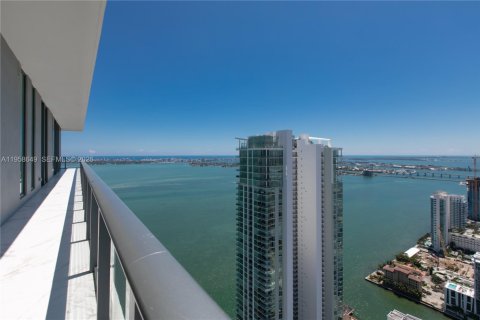 Condo in Miami, Florida, 4 bedrooms  № 2019925 - photo 19