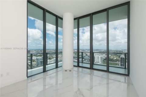 Condo in Miami, Florida, 4 bedrooms  № 2019925 - photo 16