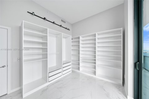 Condo in Miami, Florida, 4 bedrooms  № 2019925 - photo 27