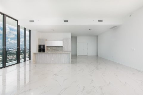 Condo in Miami, Florida, 4 bedrooms  № 2019925 - photo 4