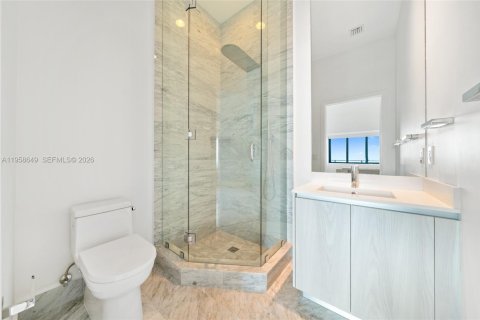 Condo in Miami, Florida, 4 bedrooms  № 2019925 - photo 24