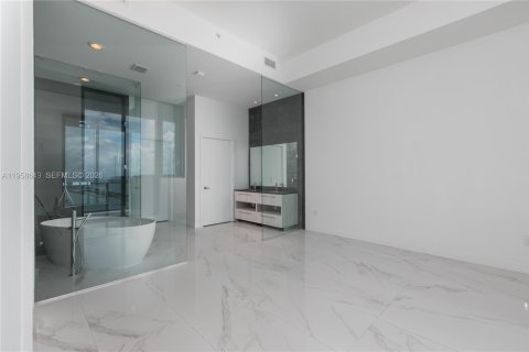 Condo in Miami, Florida, 4 bedrooms  № 2019925 - photo 7