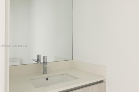 Condo in Miami, Florida, 4 bedrooms  № 2019925 - photo 12