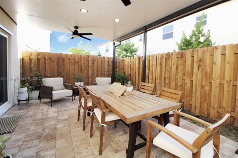 Townhouse in Homestead, Florida 3 bedrooms, 133.97 sq.m. № 1989872 - photo 17