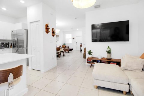 Townhouse in Homestead, Florida 3 bedrooms, 133.97 sq.m. № 1989872 - photo 6