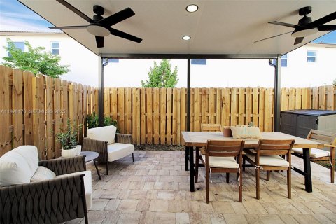 Townhouse in Homestead, Florida 3 bedrooms, 133.97 sq.m. № 1989872 - photo 19