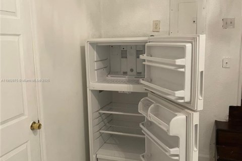 Immobilier commercial à louer à North Miami, Floride: 1 chambre, 156.35 m2 № 1956775 - photo 5