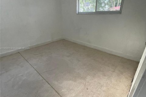 Immobilier commercial à louer à North Miami, Floride: 1 chambre, 156.35 m2 № 1956775 - photo 2