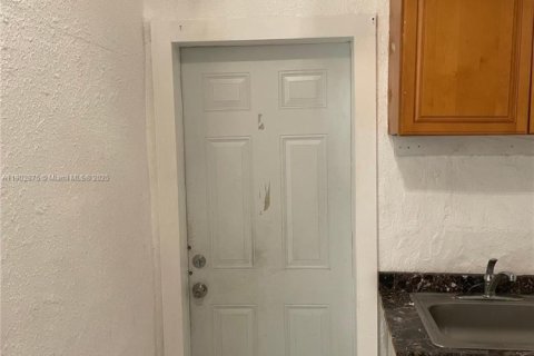 Immobilier commercial à louer à North Miami, Floride: 1 chambre, 156.35 m2 № 1956775 - photo 4