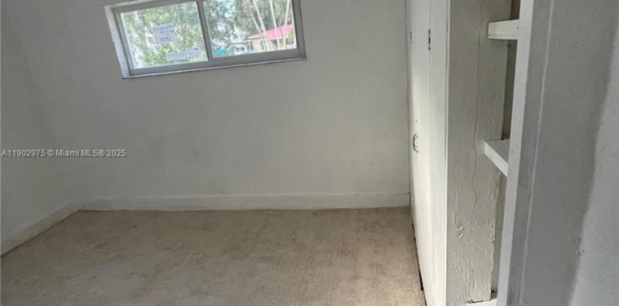 Immobilier commercial à North Miami, Floride 1 chambre, 156.35 m2 № 1956775