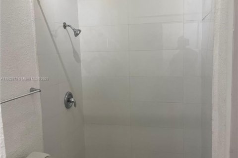 Immobilier commercial à louer à North Miami, Floride: 1 chambre, 156.35 m2 № 1956775 - photo 3