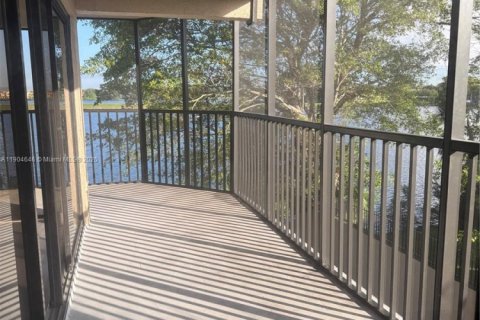 Copropriété à louer à Miami, Floride: 2 chambres, 130.53 m2 № 1956608 - photo 12