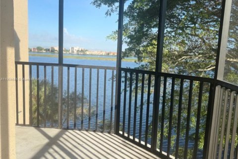 Copropriété à louer à Miami, Floride: 2 chambres, 130.53 m2 № 1956608 - photo 1