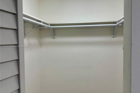 Copropriété à louer à Miami, Floride: 2 chambres, 130.53 m2 № 1956608 - photo 11