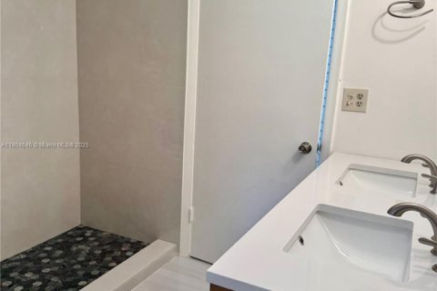 Copropriété à louer à Miami, Floride: 2 chambres, 130.53 m2 № 1956608 - photo 26
